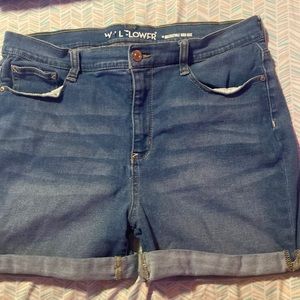 Wallflower size 13 jean shorts